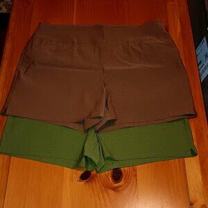 Versona Size 16 Tan and Green Shorts Includes 2 pairs (NWT)